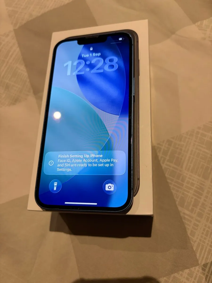 iPhone 13 Sim Free & 128 gig - Image 2
