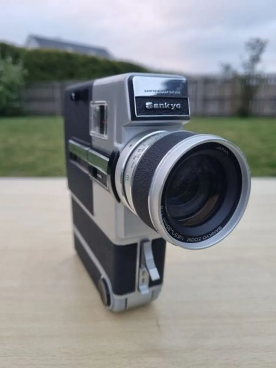 Vintage Movie Camera - Sankyo Super CM 400 - Image 4