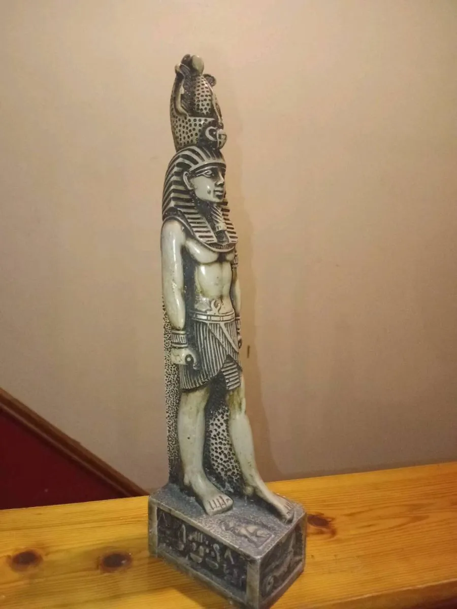 Egyptian statue - Image 1