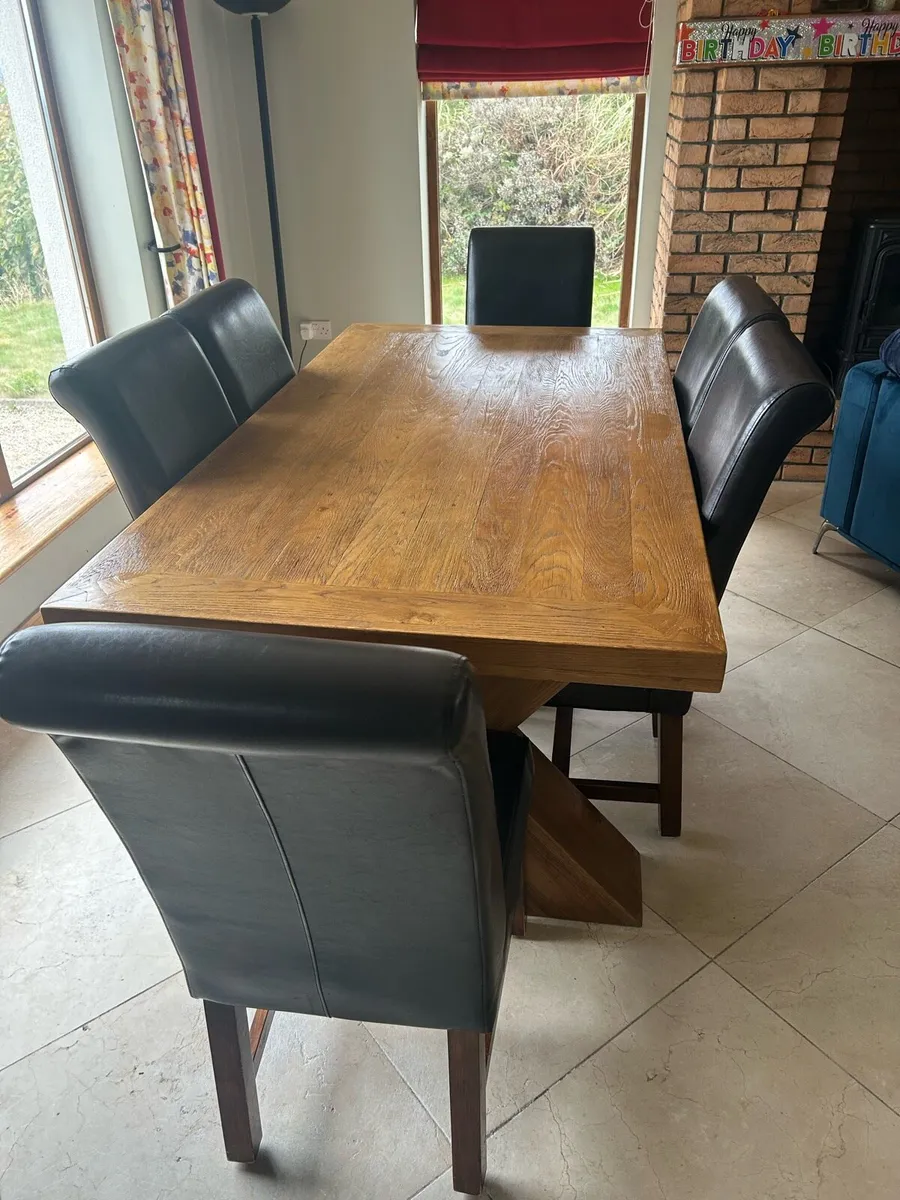 Oak Table and six chairs. €350 - Image 1