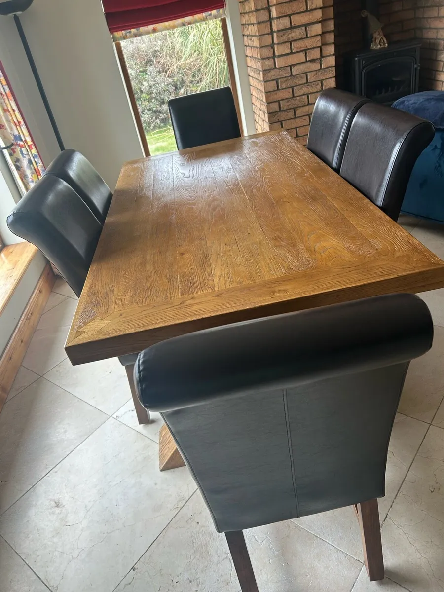 Oak Table and six chairs. €350 - Image 2
