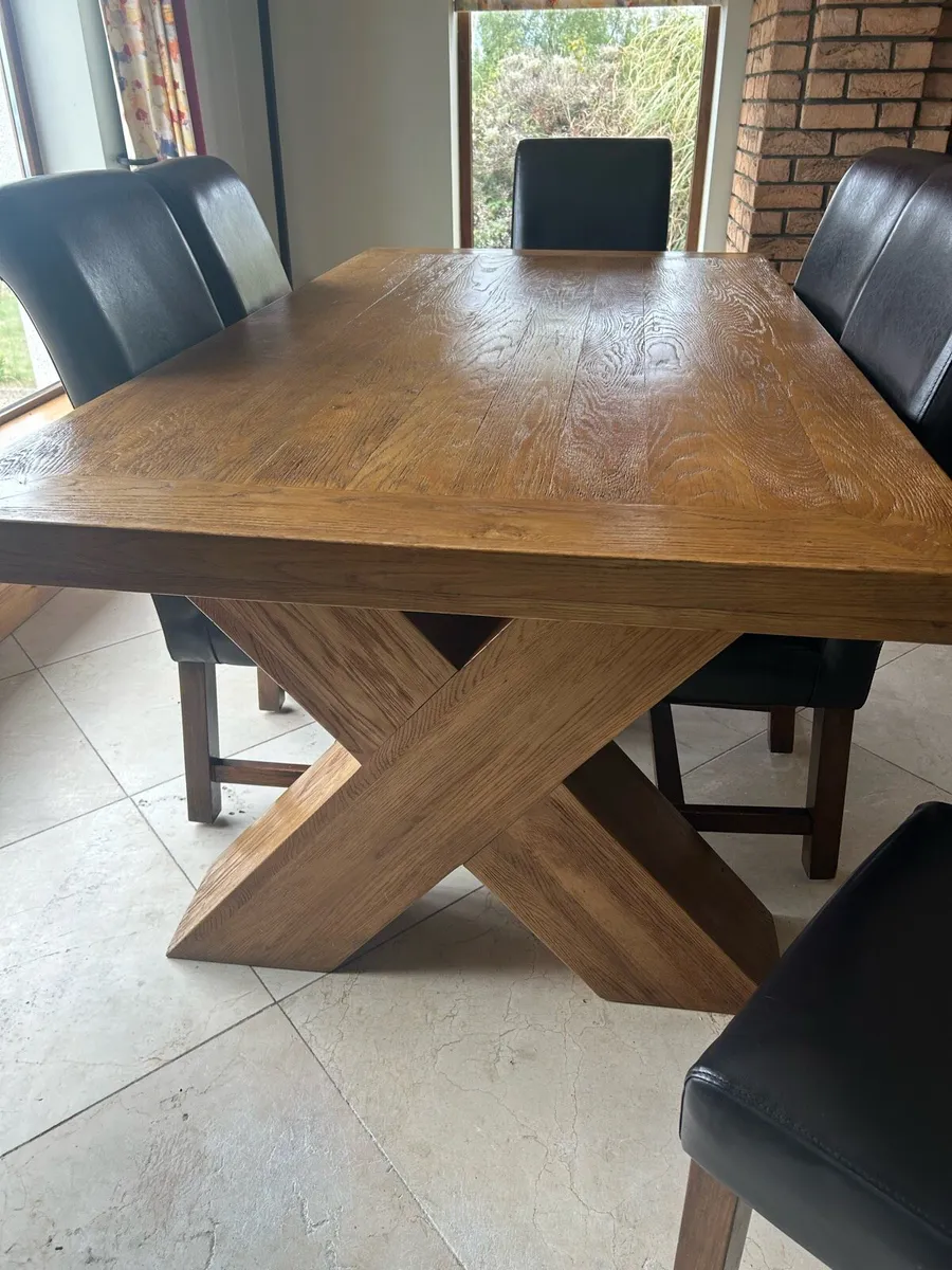 Oak Table and six chairs. €350 - Image 4