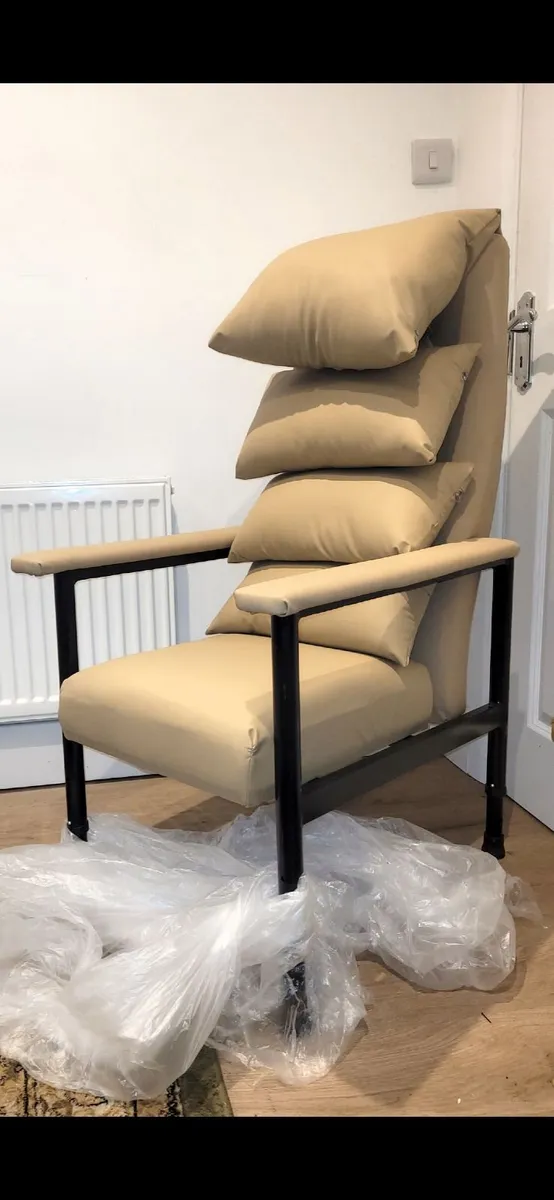 Orthopaedic chair - Image 1