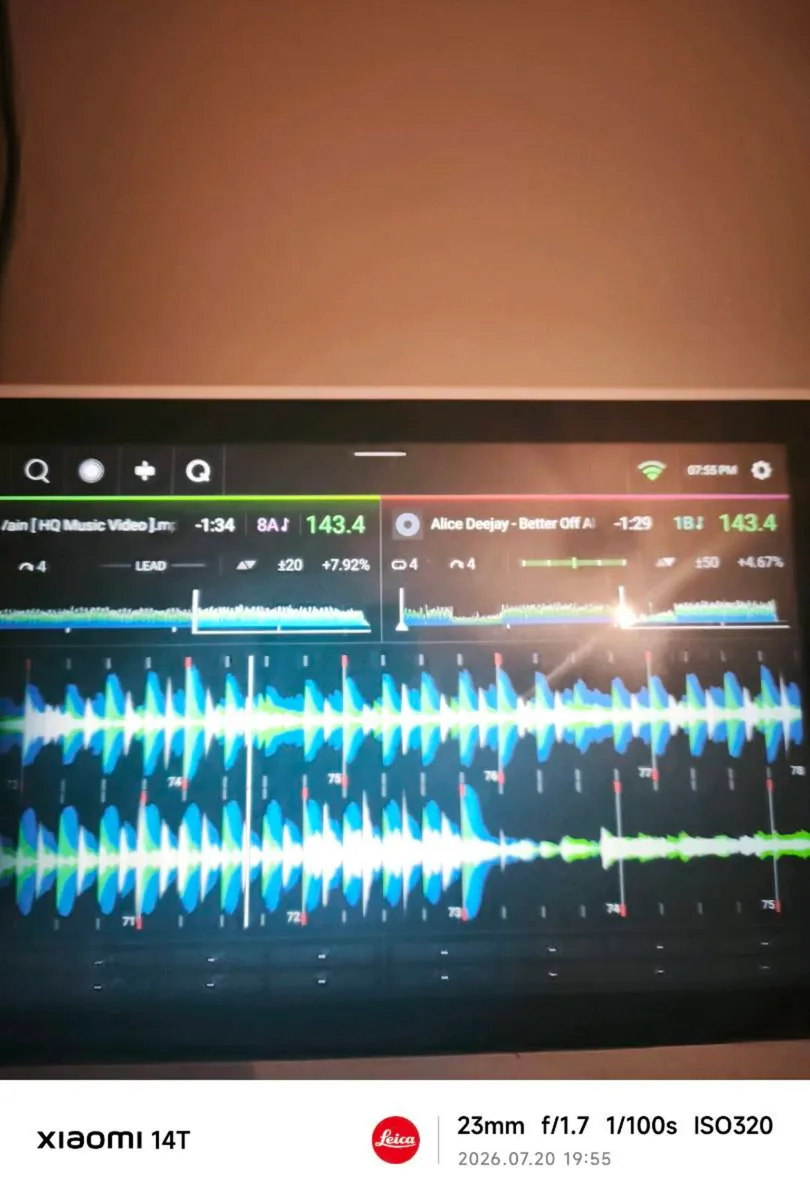 denon prime 44 + limited edition white with case - Image 3
