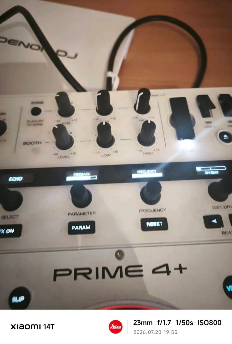 denon prime 44 + limited edition white with case - Image 4