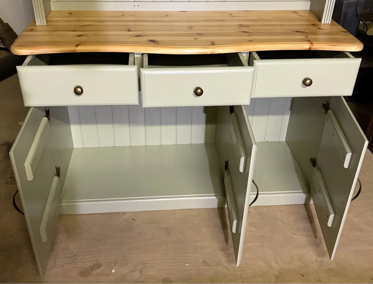 Beautiful Painted Pine Walsh dresser/kitchen Hutch - Image 4