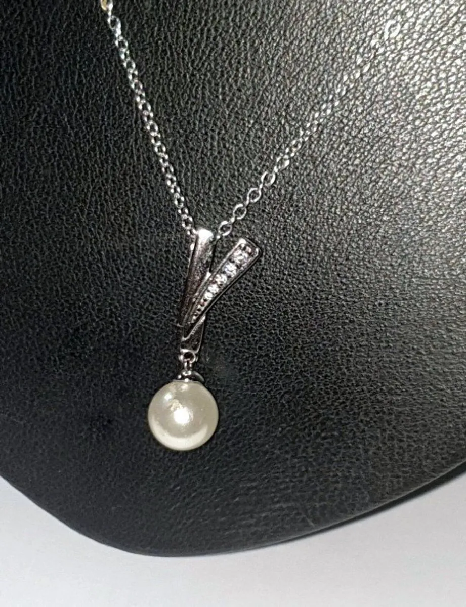 Vintage Hallmarked Silver Pearl & White Topaz - Image 1