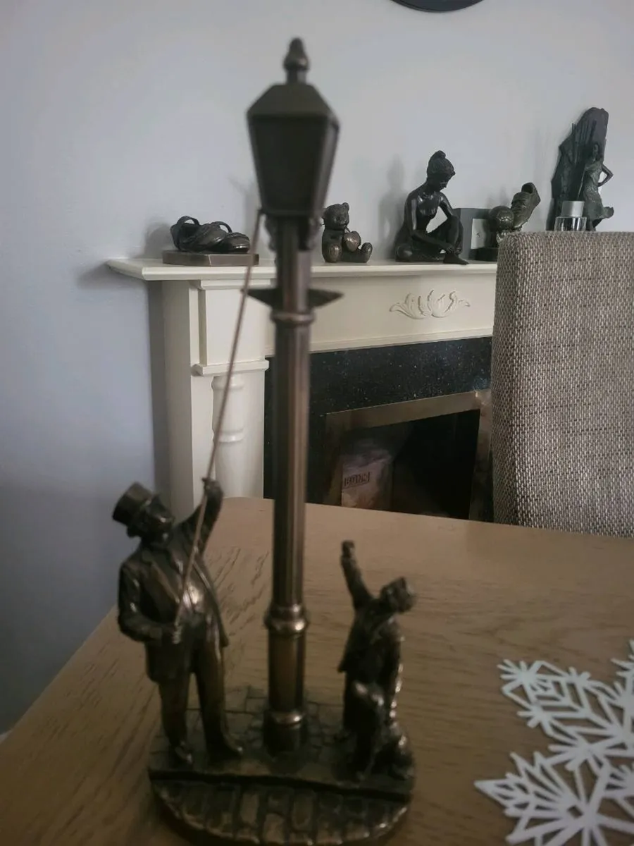 Bronze statues - Image 3