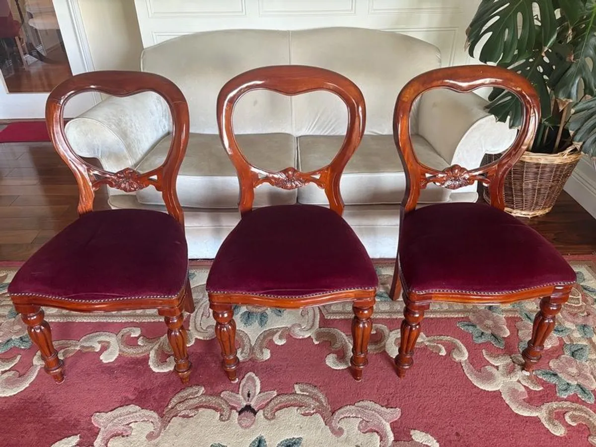 Dining chairs (Three velvet spoon back) - Image 1