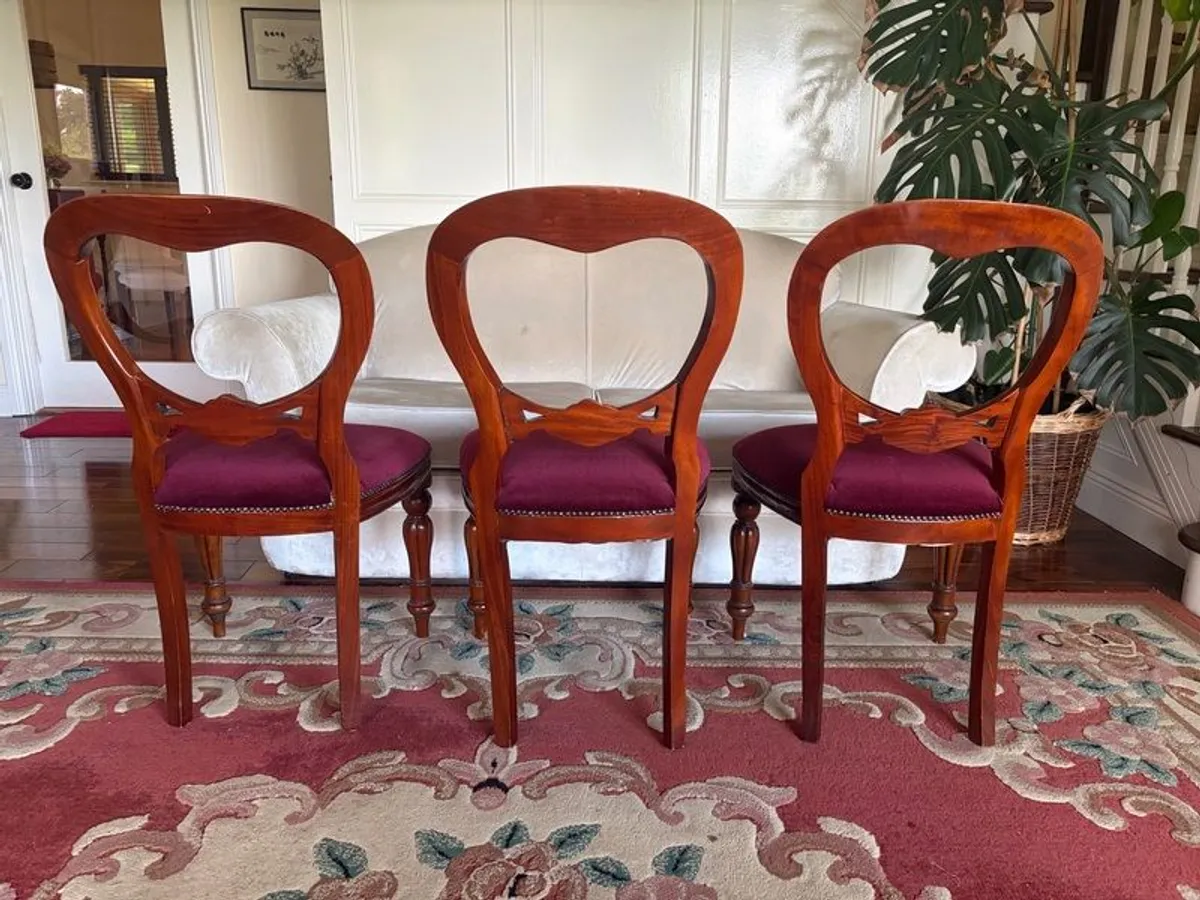 Dining chairs (Three velvet spoon back) - Image 2