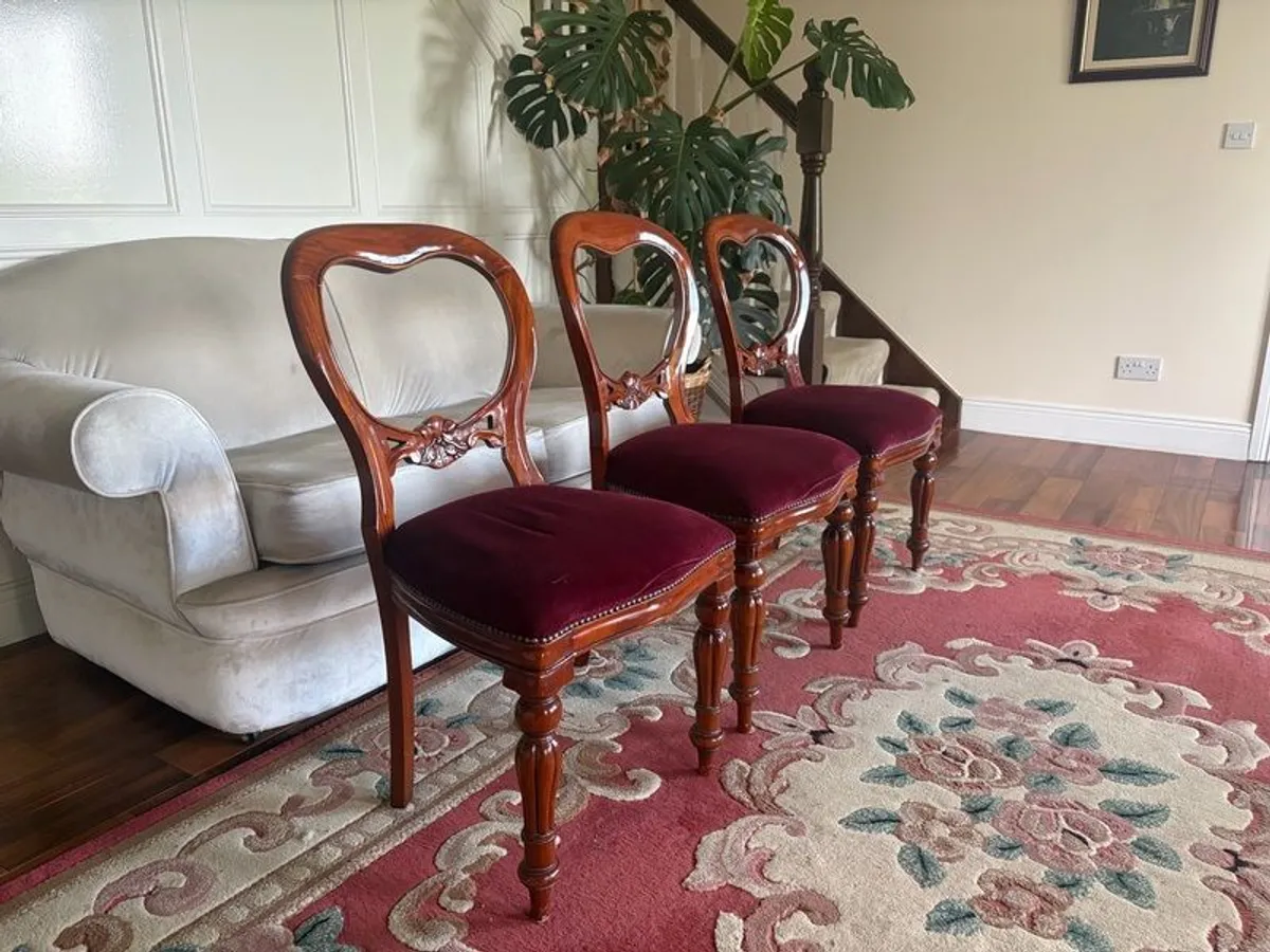 Dining chairs (Three velvet spoon back) - Image 3