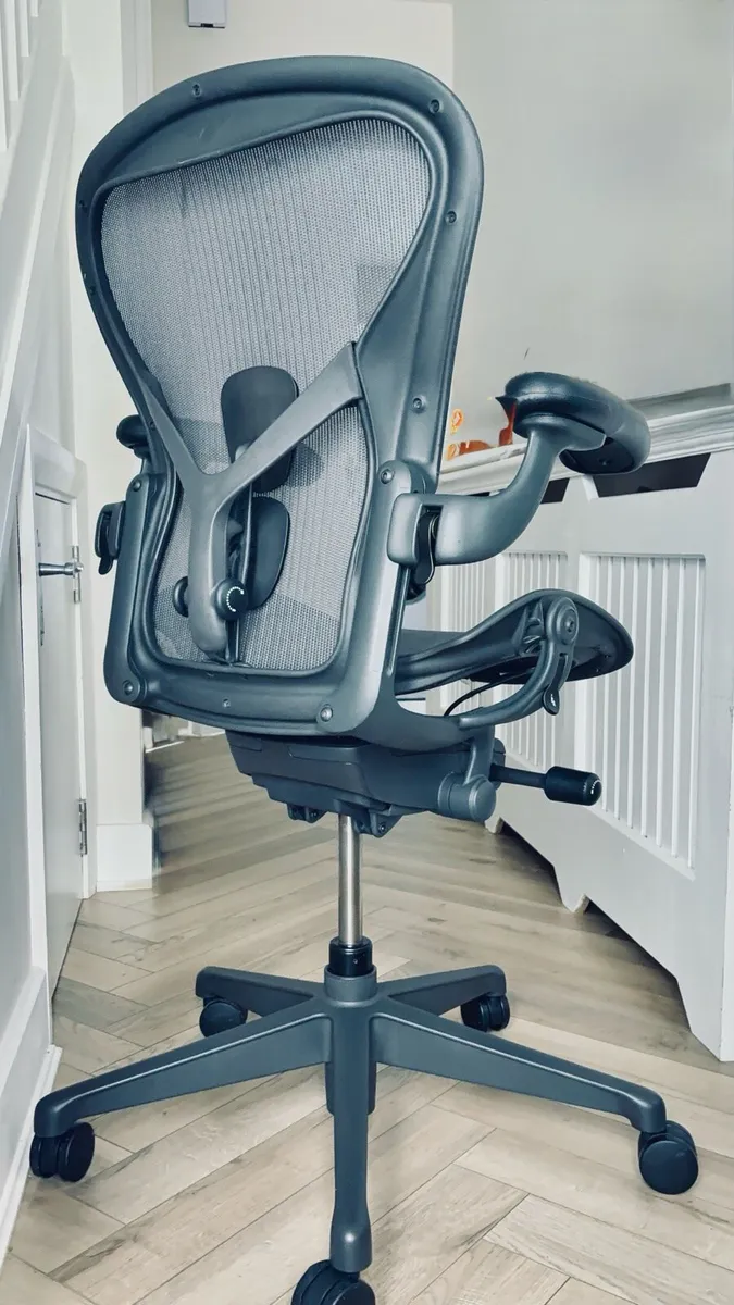 Herman Miller Aeron REMASTERED-MintCondition👌✨ - Image 4