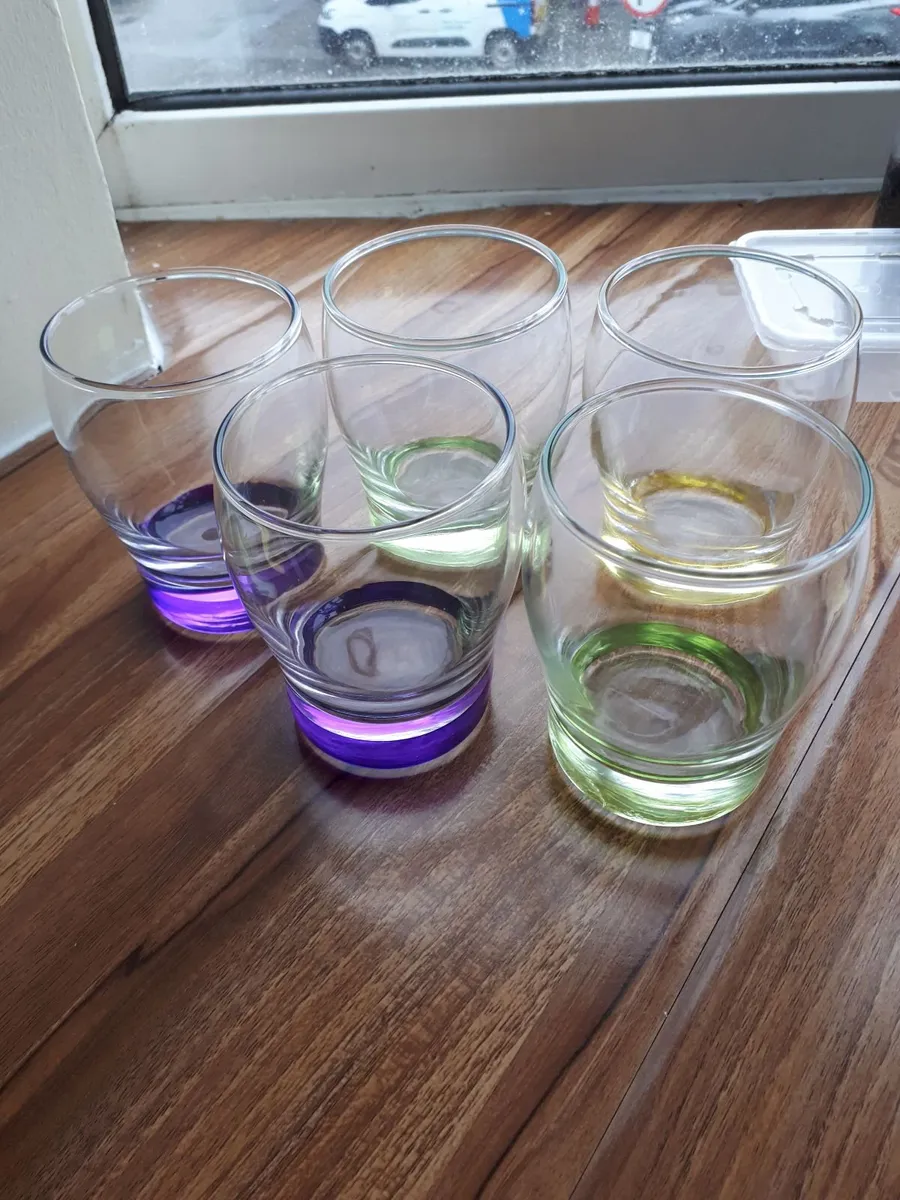 Glasses and chair - Image 1