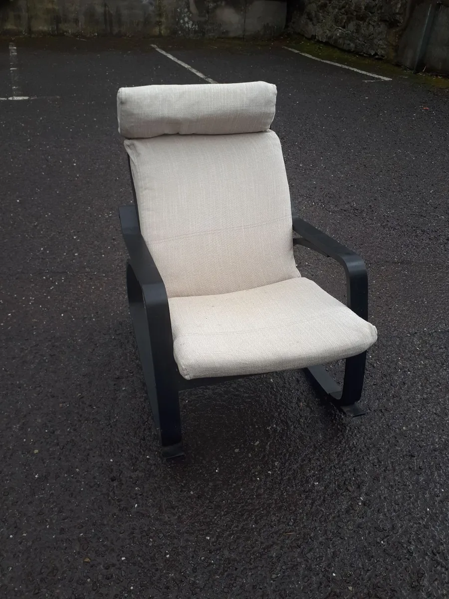 Glasses and chair - Image 4