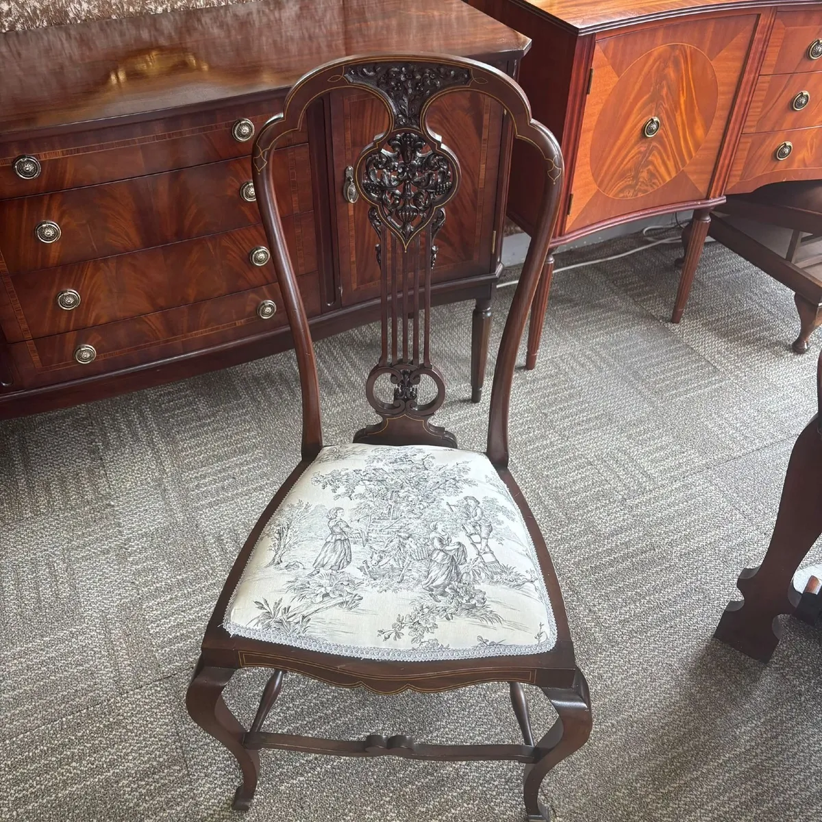 Handsome mahogany drinks cabinet featuring two cup - Image 2
