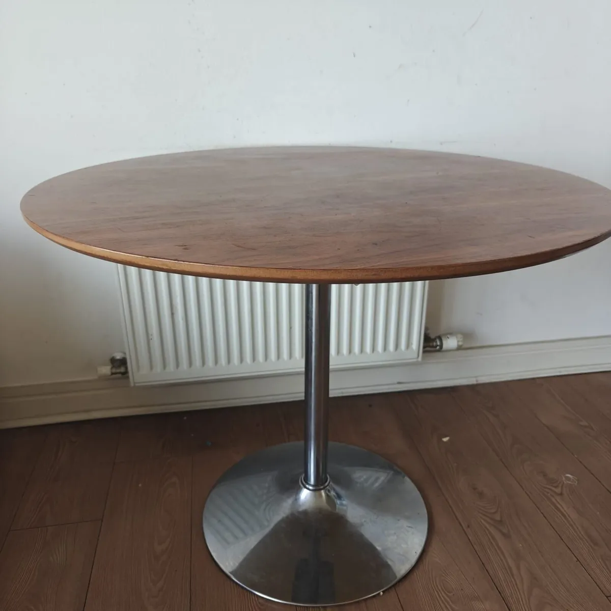 Dining table free to go