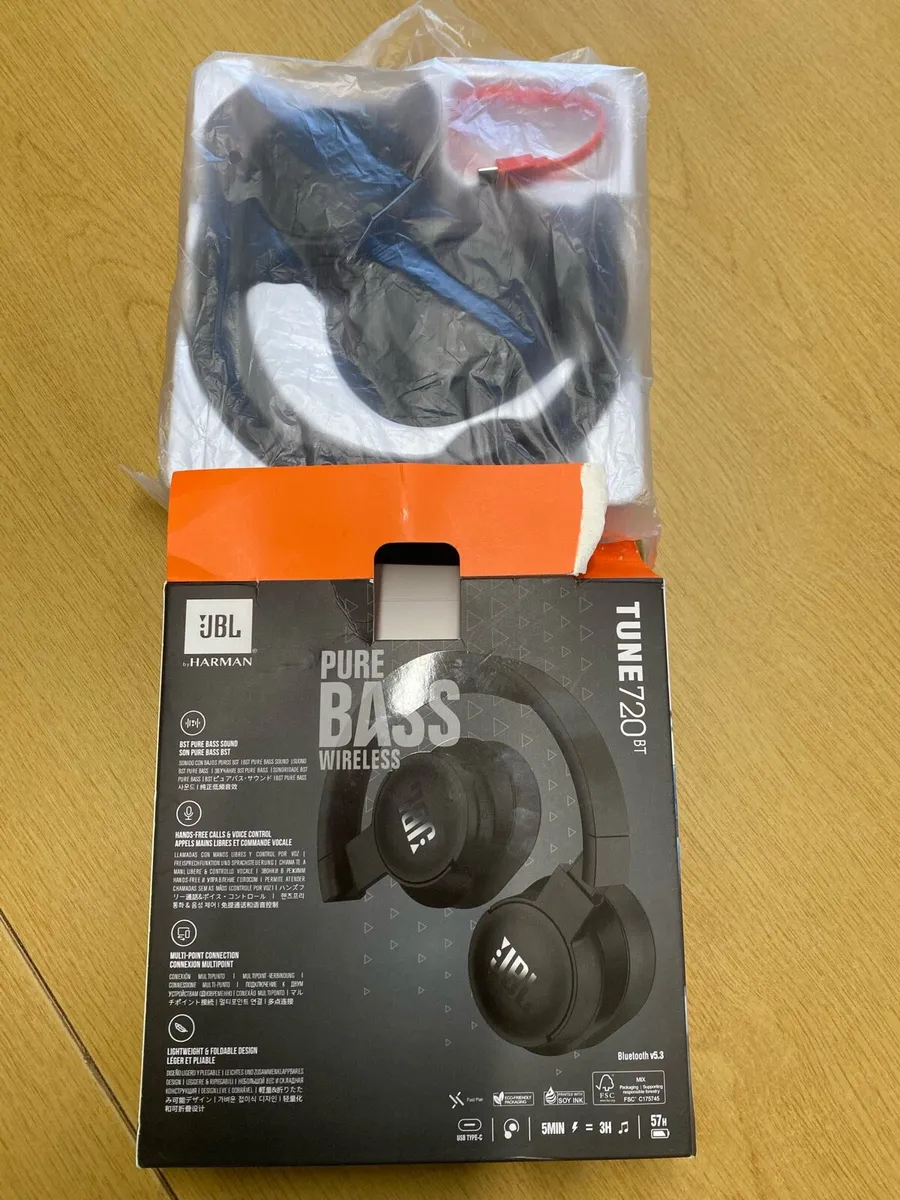 JBL Tune 720BT Wireless Headphones - Black - Image 3