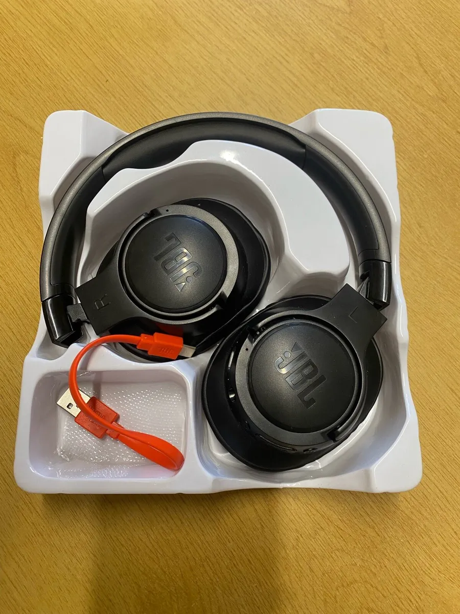 JBL Tune 720BT Wireless Headphones - Black - Image 4
