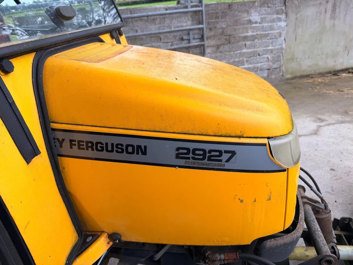 MF Tractor 2927 27bhp / brush / gritter / 4x4 - Image 2