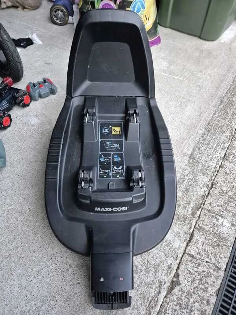 Maxi-Cosi Pebble S Car Seat and Isofix base - Image 2