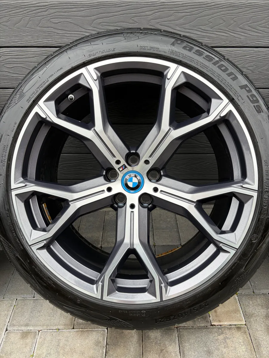 21” GENUINE BMW X5 UPGRADED M-SPORT ALLOYS & TYRES - Image 4