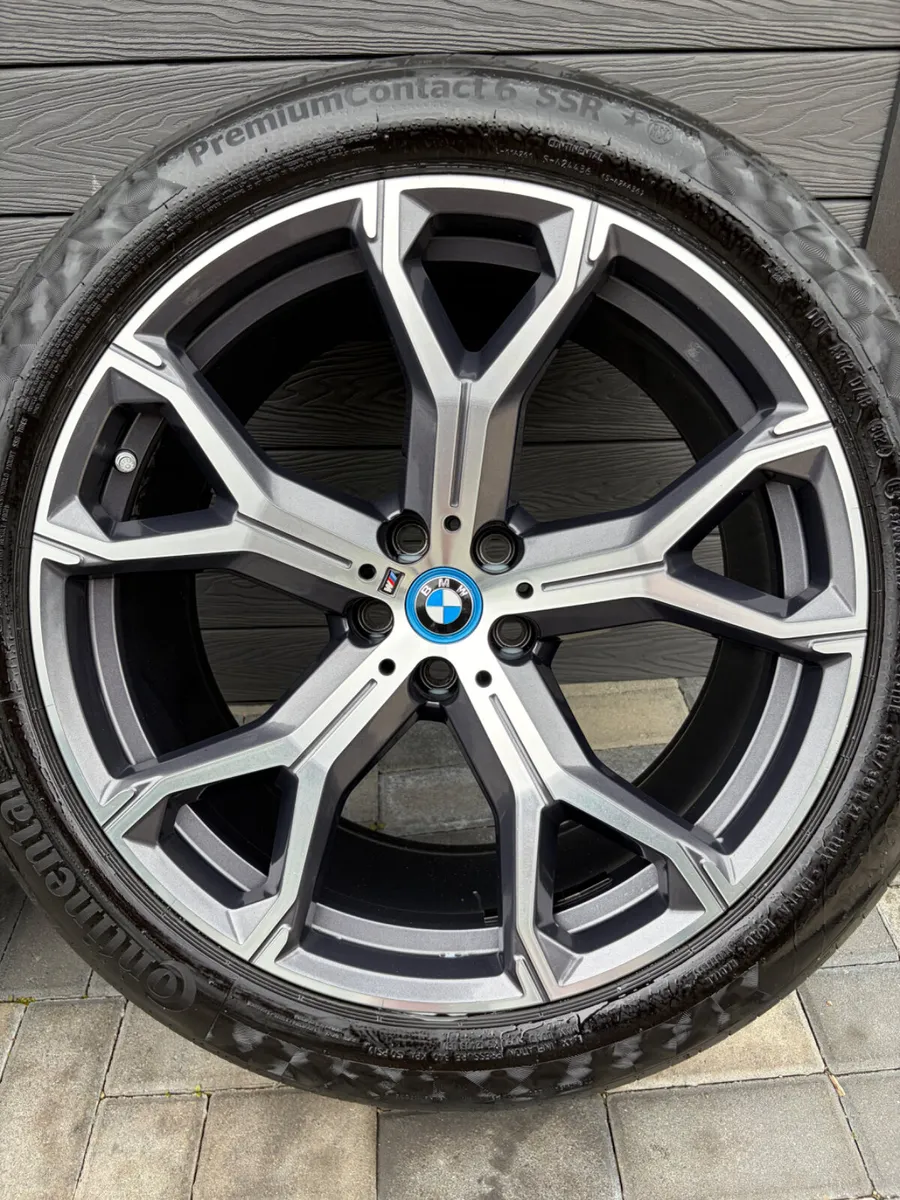 21” GENUINE BMW X5 UPGRADED M-SPORT ALLOYS & TYRES - Image 3