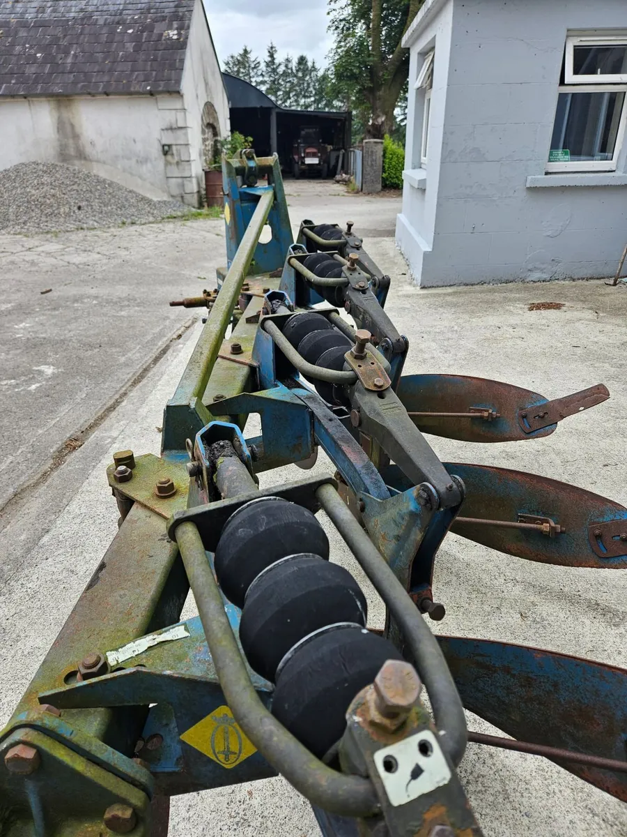 4 furrow Overum Plough - Image 2