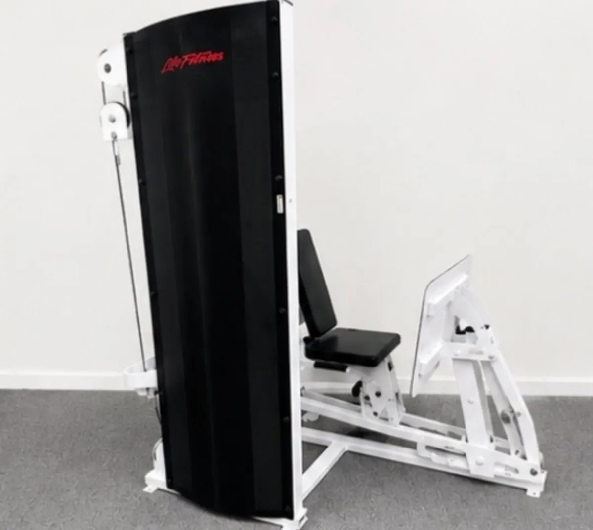 Life Fitness commercial leg press and calf raise - Image 4