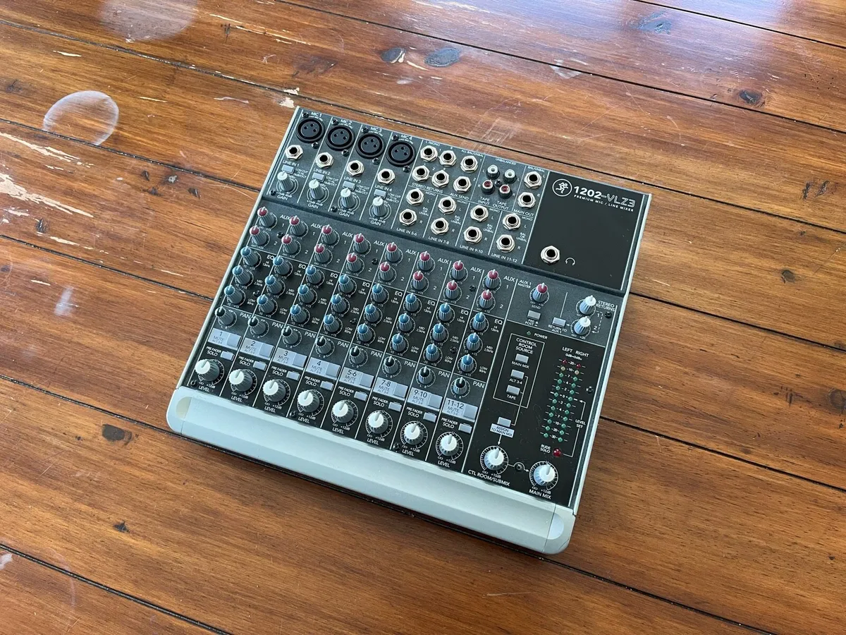 Mackie 1402-VLZ3 14-Channel Compact Mixer - Image 3