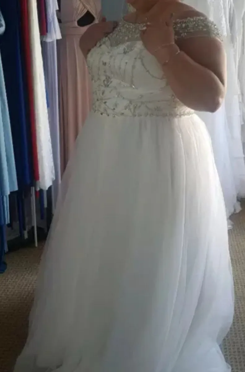 Wedding gown - Image 3