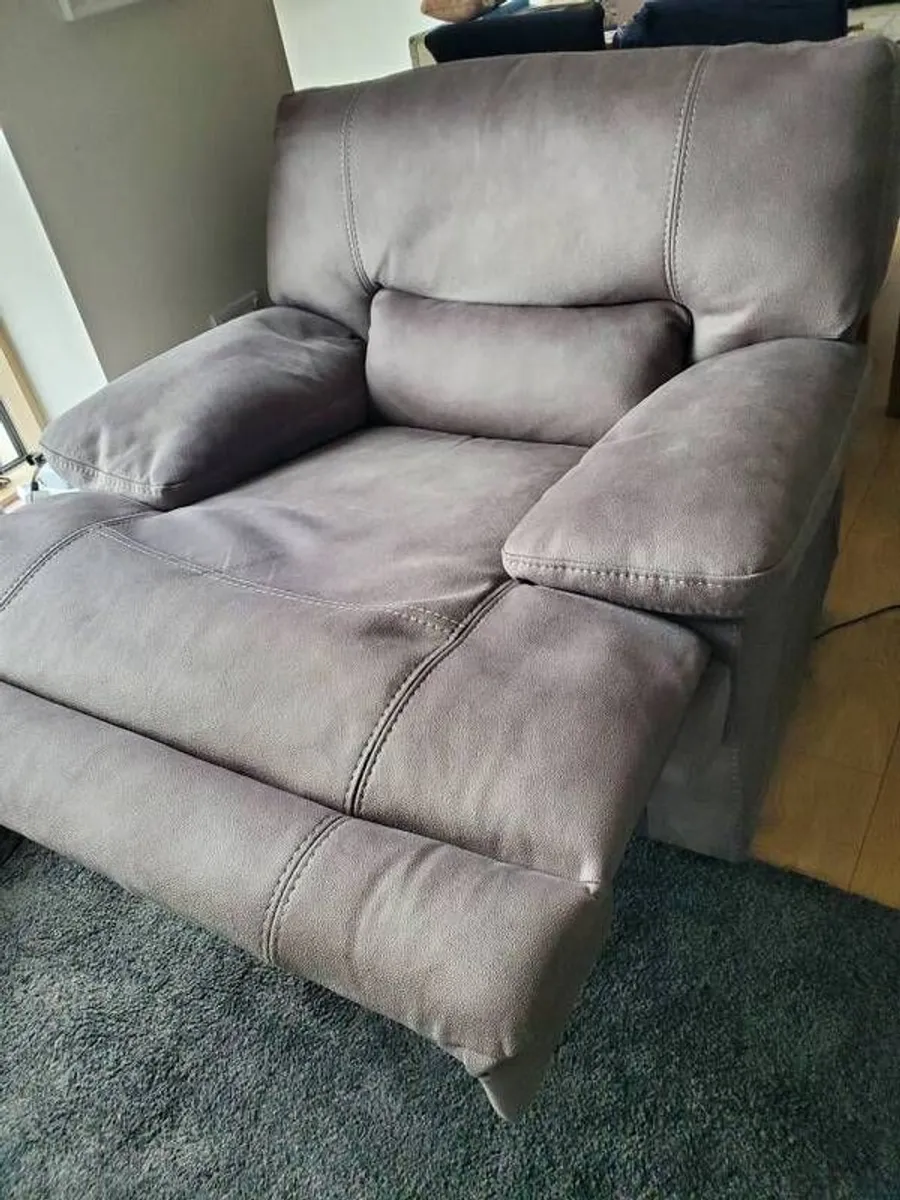 Baxter Recliner - Image 3
