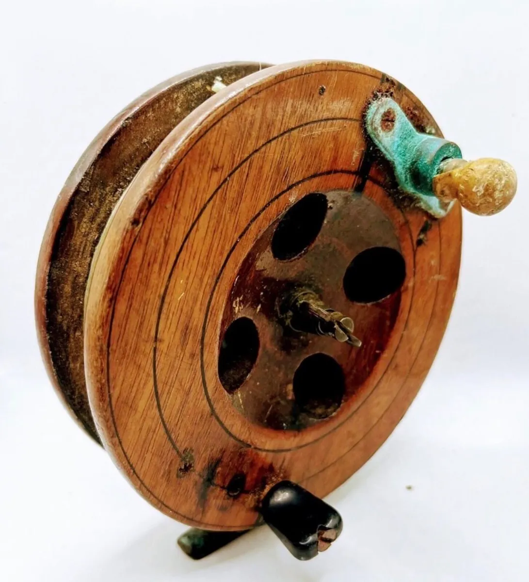Antique oak and brass fishing reel c.1890-1920