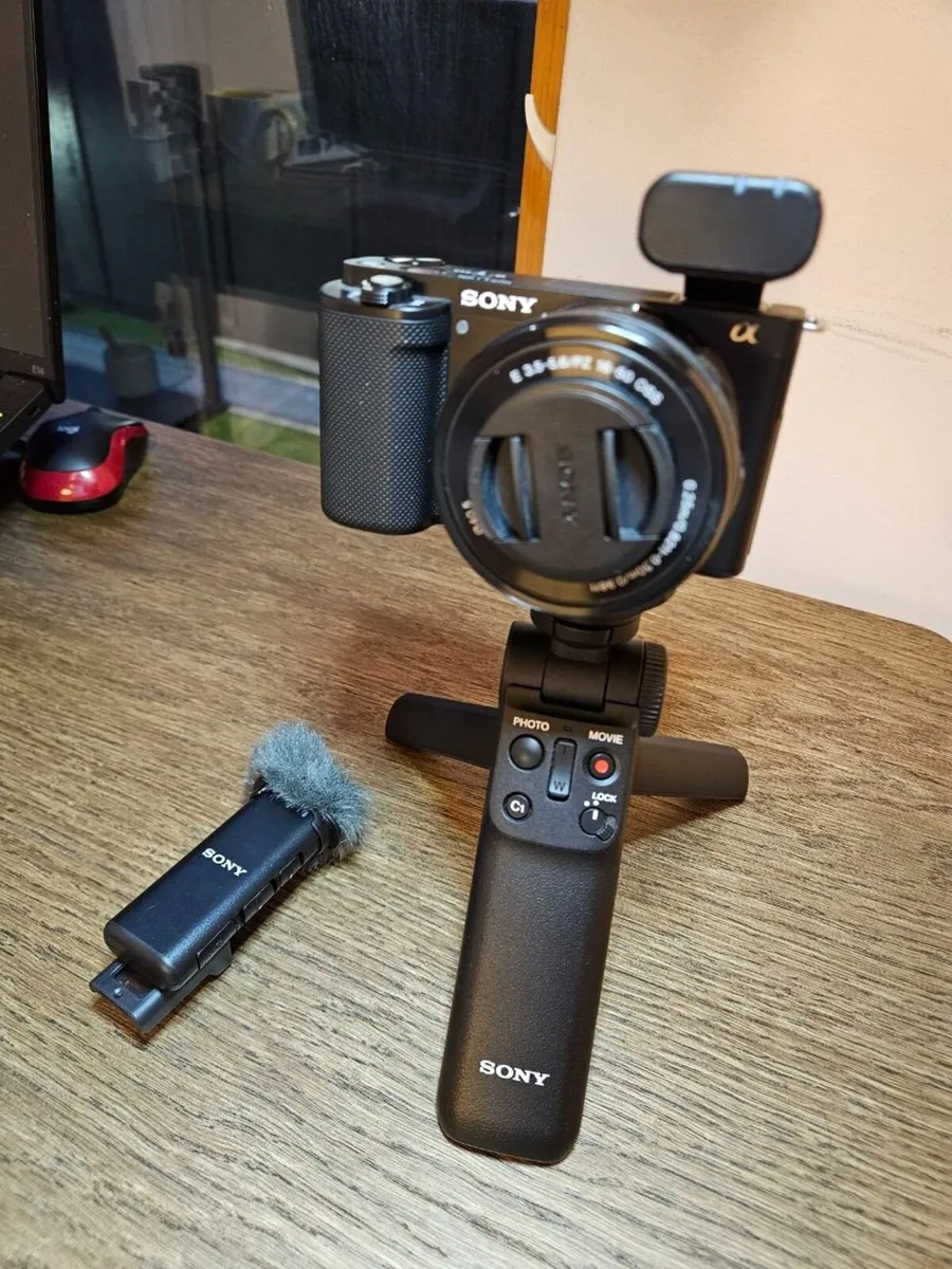 Sony ZV-E10 Camer Lens, Wireless Mic, Tripod/Grip - Image 2