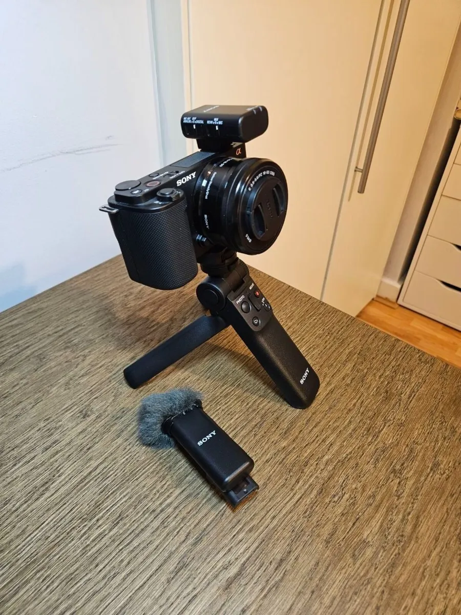 Sony ZV-E10 Camer Lens, Wireless Mic, Tripod/Grip - Image 4