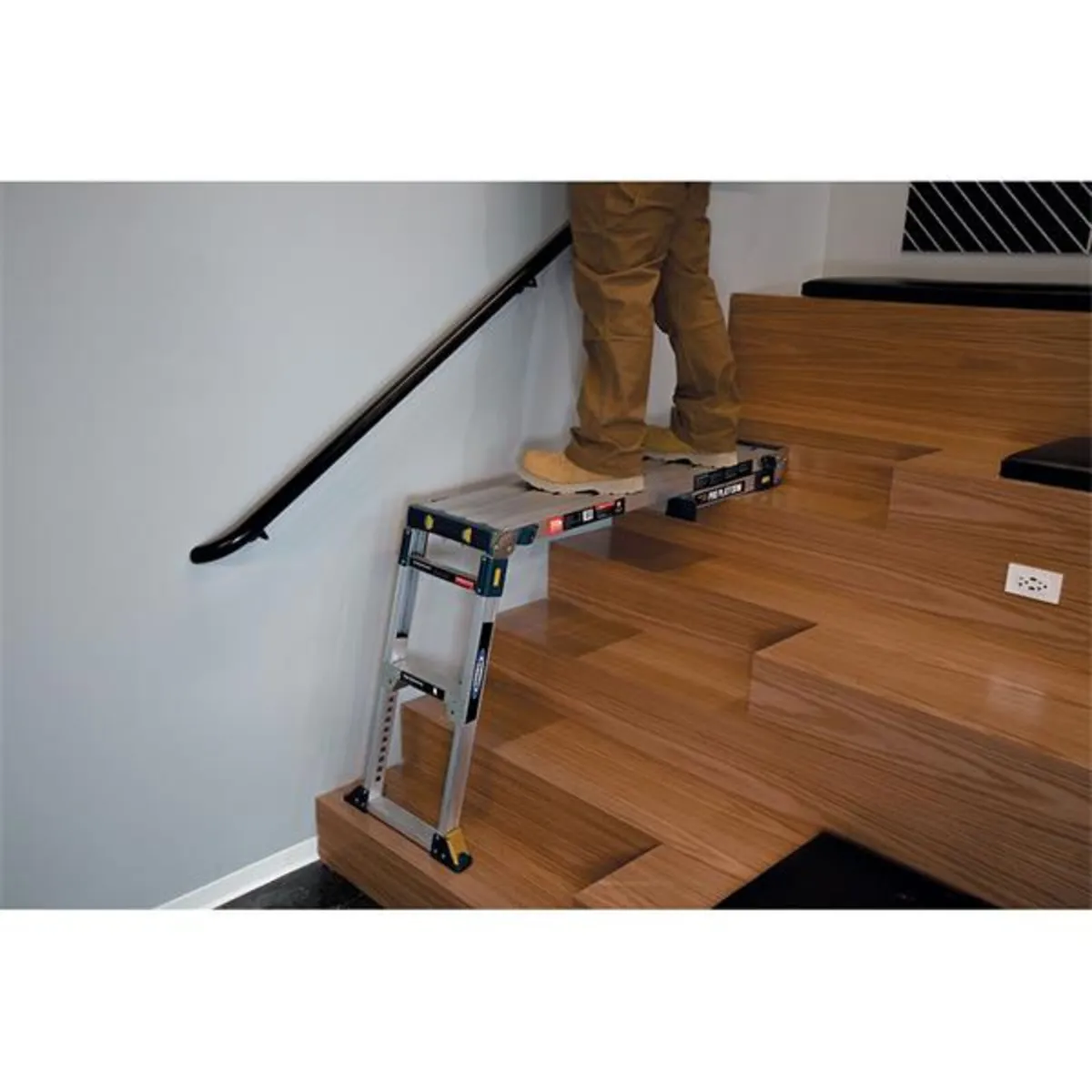 Werner Pro Adjustable Platform Ladder - Image 4