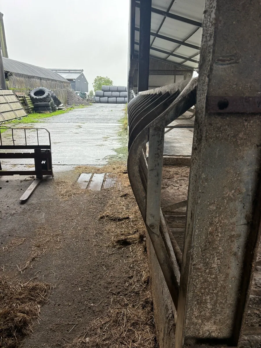 Feeding barriers - Image 3