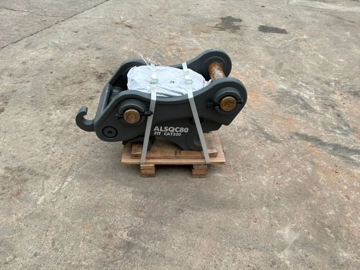 New / unused hydraulic quick hitch...80mm pins.... - Image 4