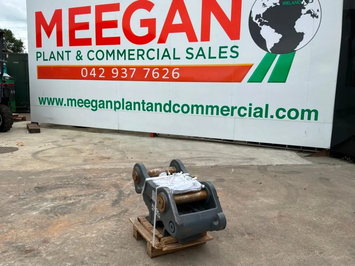 New / unused hydraulic quick hitch...80mm pins.... - Image 1