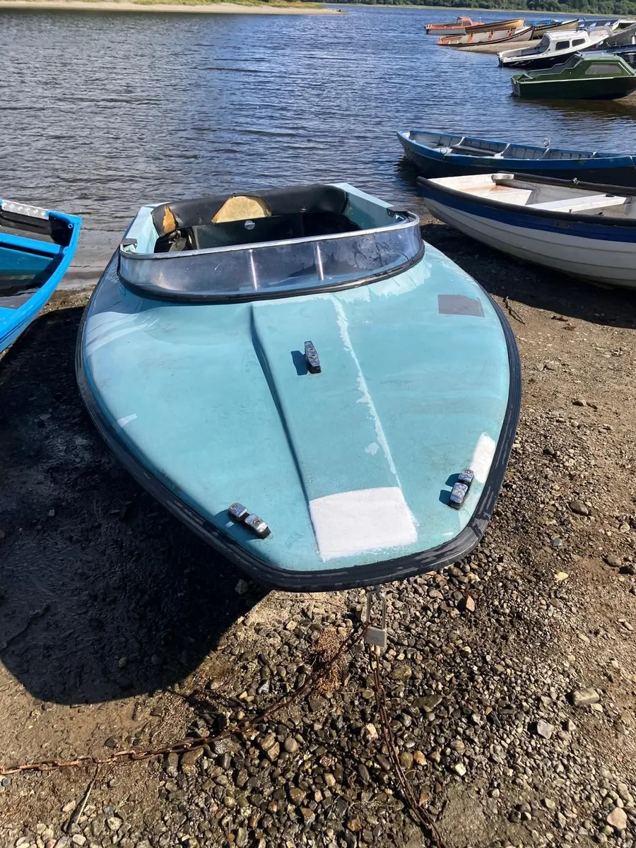 Shakespeare Mini Clubman fiberglass speedboat - Image 3