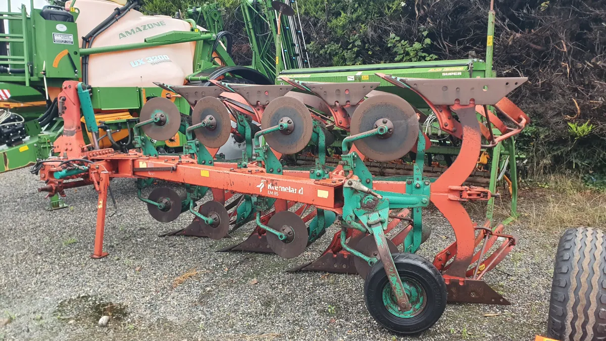 Kverneland 4 F Slatted Reversible plough - Image 2