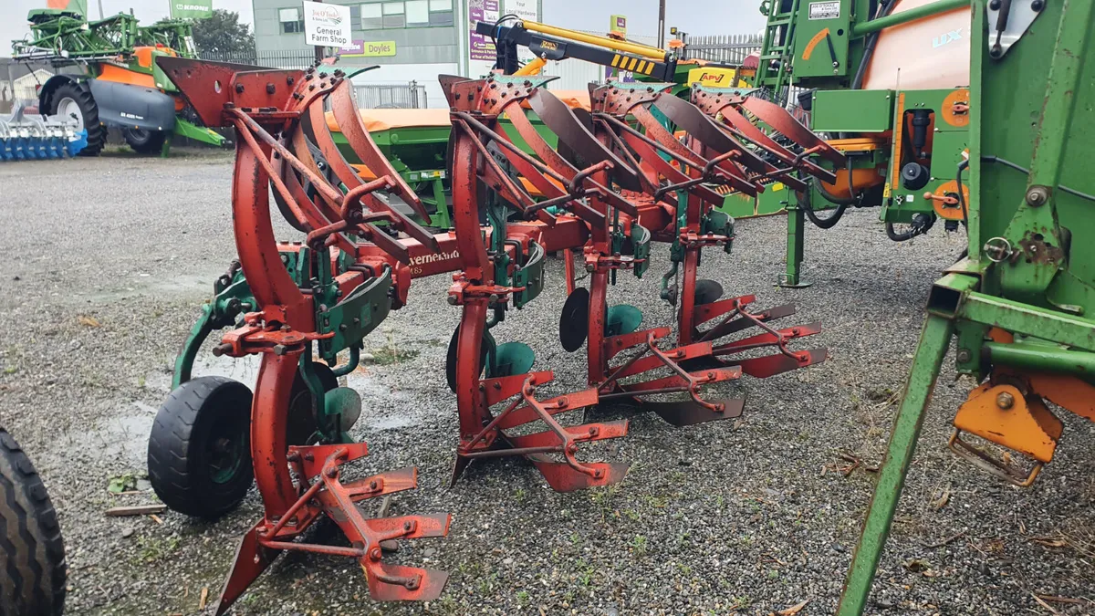 Kverneland 4 F Slatted Reversible plough - Image 3