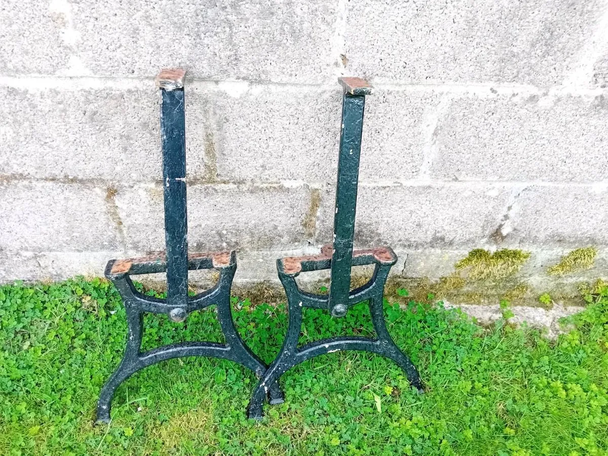 Old railway bench. Radio - Image 4