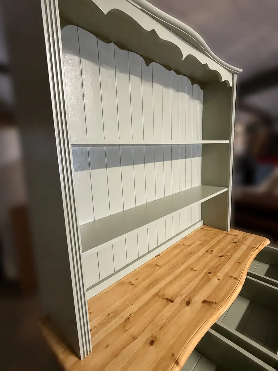 Beautiful Painted Pine Walsh dresser/kitchen Hutch - Image 2