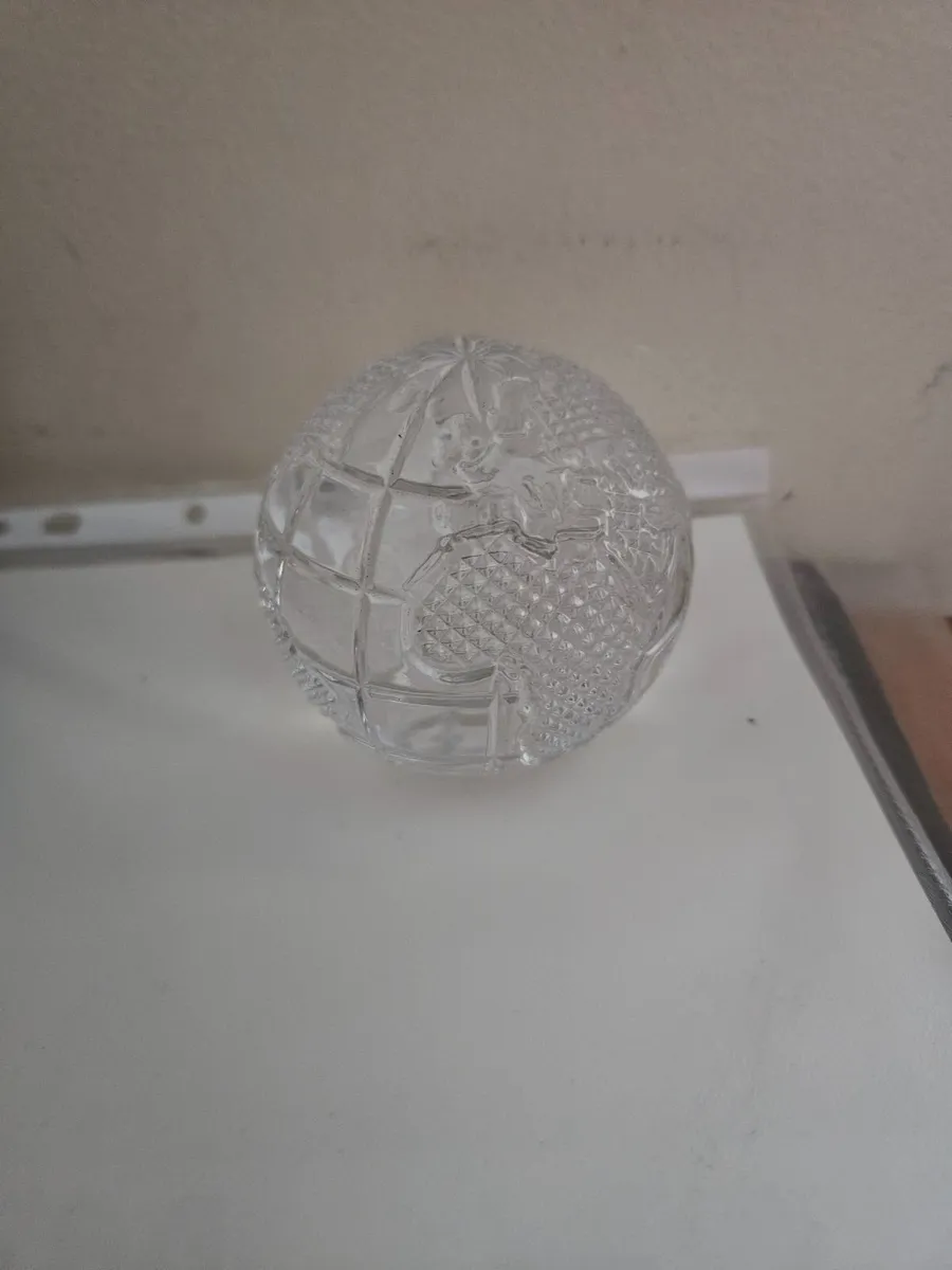 Waterford Crystal Paper Weight Map of the World - Image 4