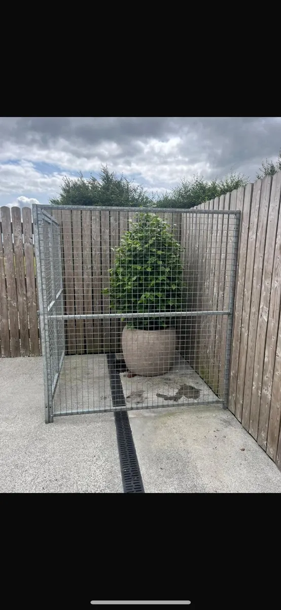 Galvanised Dog Compound - Image 3