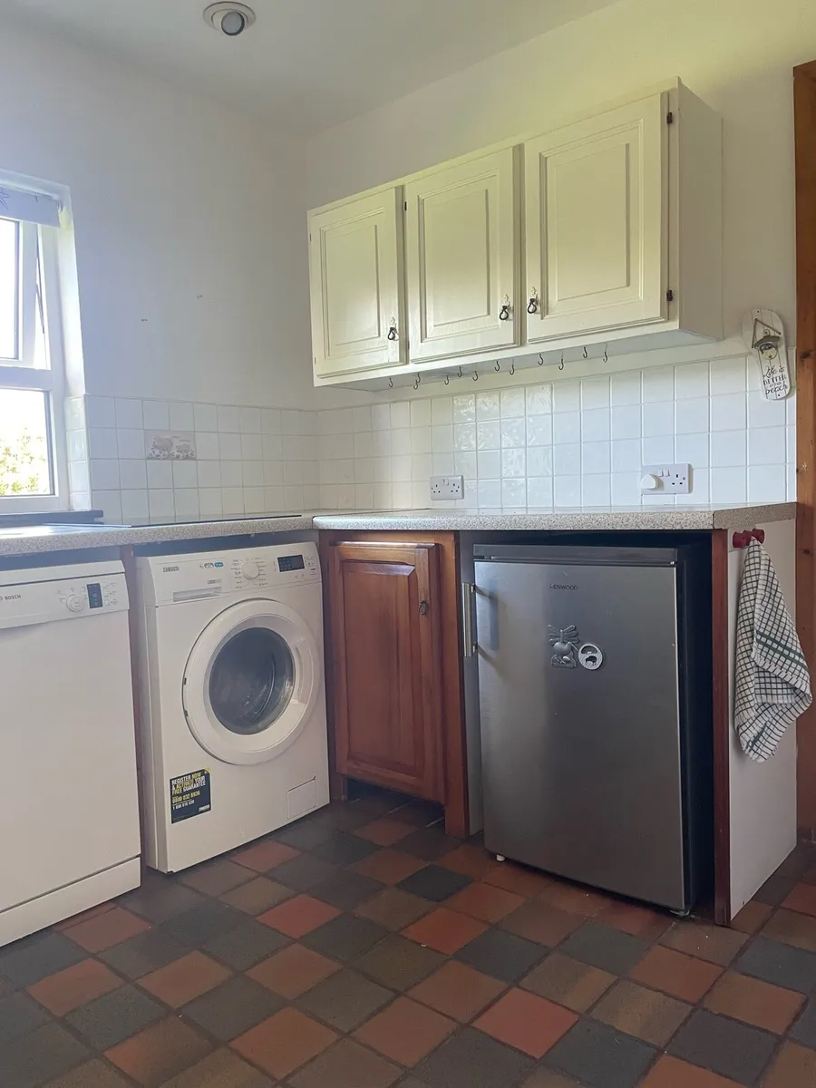 Kitchen including Whirlpool Oven - Image 2