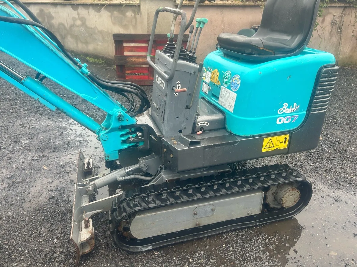Kobelco SK007-5 Rubber Tracks, Blade,  Offset - Image 2