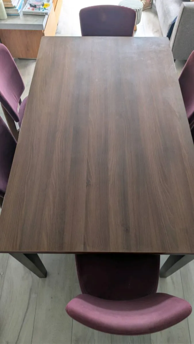 Table and chairs - Image 2