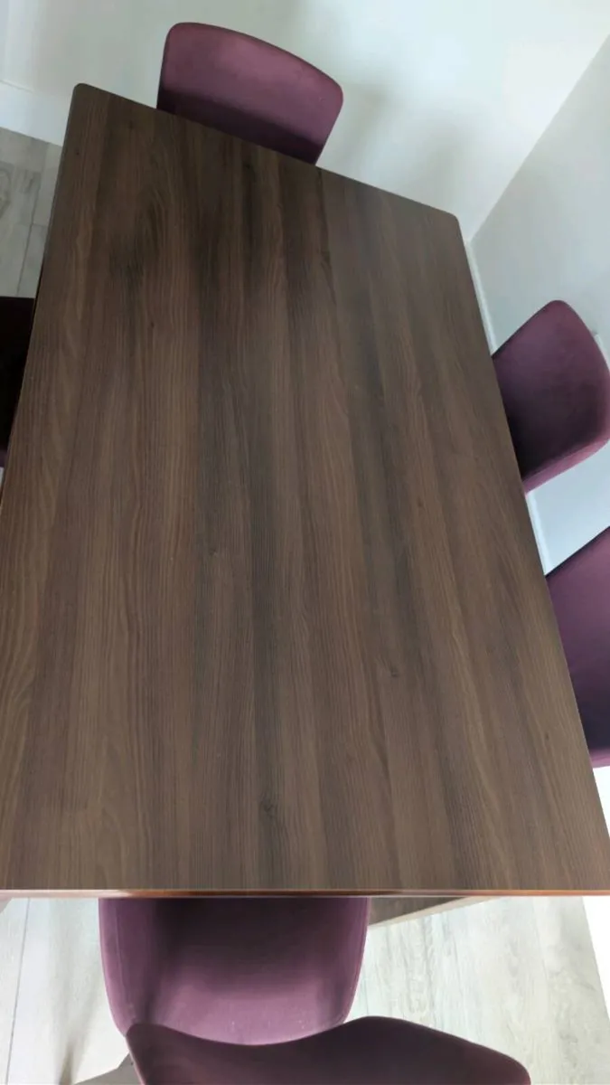 Table and chairs - Image 4