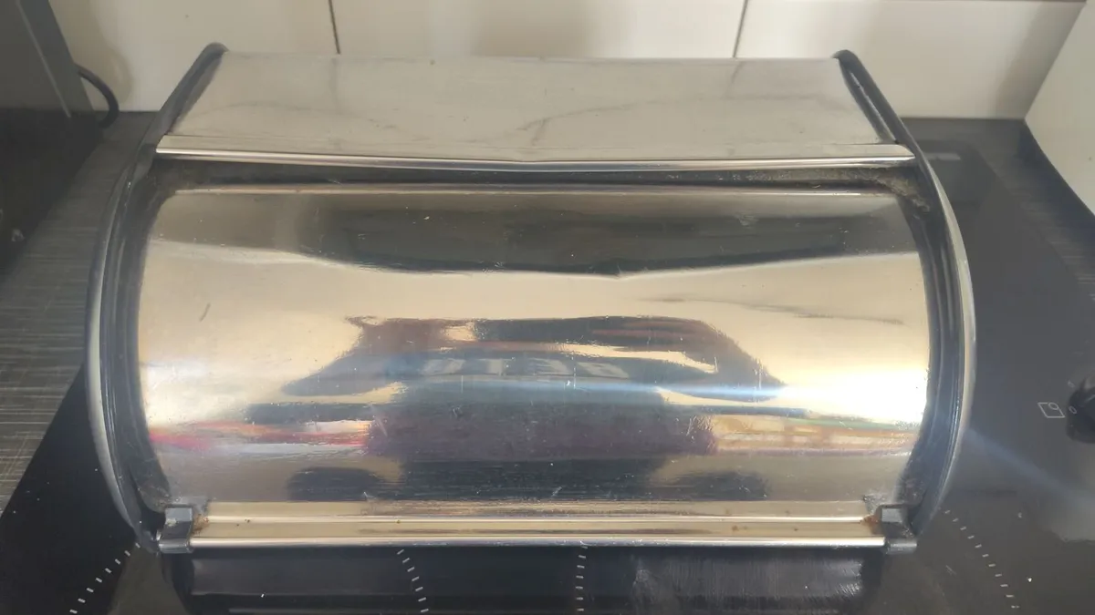 Bread box - Image 1